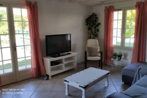 Μια τηλεόραση ή/και κέντρο ψυχαγωγίας στο Maison paradisiaque au Pays Basques