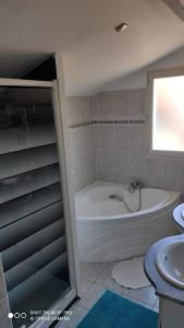 Ένα μπάνιο στο Maison paradisiaque au Pays Basques +7 φωτογραφίες