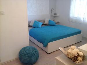 Postel nebo postele na pokoji v ubytování Studio Apartment in Hvar Town with Terrace, Air Conditioning, Wi-Fi, Dishwasher (4858-3)