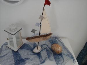 Posteľ alebo postele v izbe v ubytovaní Studio Apartment in Hvar Town with Terrace, Air Conditioning, Wi-Fi, Dishwasher (4858-3)