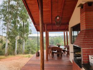 Balkón nebo terasa v ubytování Provence Lavander Chalet by MontJacui - com jacuzzi e ar condicionado