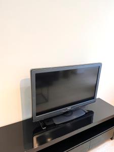 a flat screen tv sitting on top of a table at Huyze Ter Vaete in Lo-Reninge