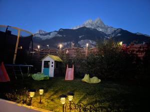 Fotografie z fotogalerie ubytování Le petit paradis au pied du Monte Blanco,jacuzzi privé, Rooftop,air de jeux v destinaci Sallanches