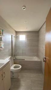 Ein Badezimmer in der Unterkunft Villa de luxe centrale Harhoura