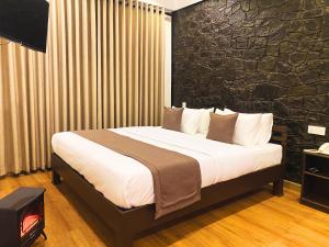 Llit o llits en una habitació de Queens Mount Glen Heights