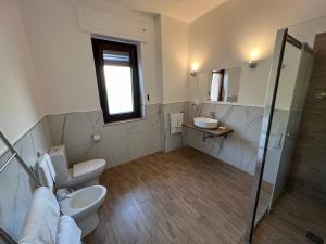 Salle de bains dans l'établissement Villa Leucatia