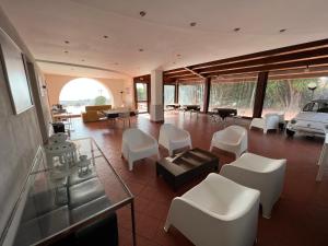 Coin salon dans l'établissement Villa Leucatia