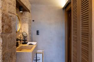 A kitchen or kitchenette at EliteDIMension Chalki