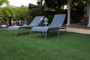 Vrt pred nastanitvijo Luxury appt for 6: mesmerizing Spanish water view