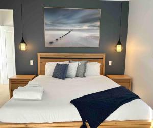 Gallery image of Beachfront House - Hot Tub, Ocean Views, Private Beach Pathway in White Beach