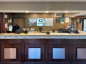 a lobby of a hospital with a reception counter at Quality Inn & Suites Sun Prairie Madison East in Sun Prairie