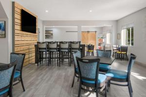 Restoran atau tempat lain untuk makan di Quality Inn & Suites Roanoke - Fort Worth North