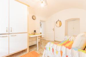 a bedroom with a bed and a desk at Extravacanza Central Station 2 in Bari