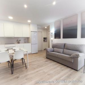 a living room with a couch and a table at CORAZÓN DE ASTURIAS in Piedras Blancas