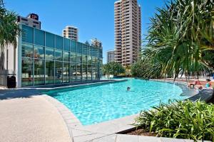 Piscina de la sau aproape de Blue Abyss - Panoramic Haven at Lavish Resort & Spa