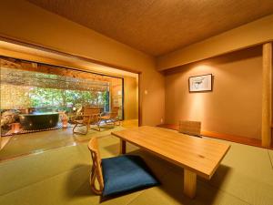 Posezení v ubytování Ooedo Onsen Monogatari Terunoyu