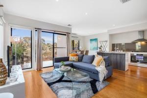Η κουζίνα ή μικρή κουζίνα στο Bundoora Family Home near Uni Hill