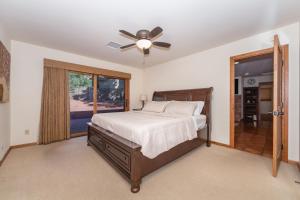 Легло или легла в стая в Spectacular House with 2 Master Suites!