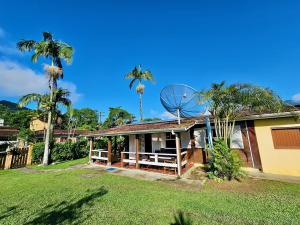 a house with a satellite on top of it at Chalés Mar Virado in Ubatuba