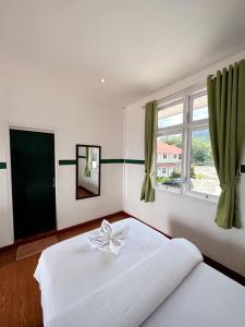 Ένα ή περισσότερα κρεβάτια σε δωμάτιο στο Hotel Ompu Herti