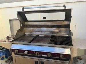 Dapur atau dapur kecil di Access to all CBD has to offer