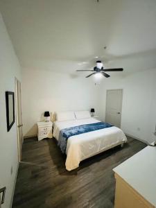 a bedroom with a bed and a ceiling fan at Peaceful apartment in Frisco