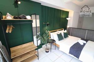 Ένα ή περισσότερα κρεβάτια σε δωμάτιο στο Cozy Duplex Studio near Kuala Lumpur next to LRT Train Station