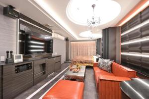Ruang duduk di Hotel Pasadena 食べ放題飲み放題 - Couple Hotel