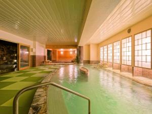 Bazén v ubytování Ooedo Onsen Monogatari Premium Shirahama Saichoraku nebo v jeho okolí