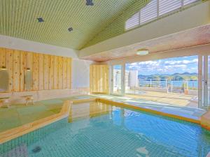 Bazén v ubytování Ooedo Onsen Monogatari Premium Shirahama Saichoraku nebo v jeho okolí