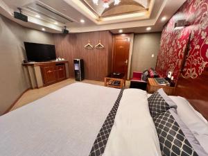 Televizorius ir (arba) pramogų centras apgyvendinimo įstaigoje Hotel Crystal Gate Nagoya - Couple Hotel