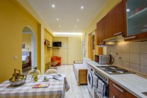 Η κουζίνα ή μικρή κουζίνα στο Butterfly Appartments +37 φωτογραφίες
