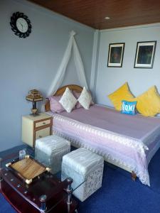 Postel nebo postele na pokoji v ubytování The Sunset Nest offbeat Homestay