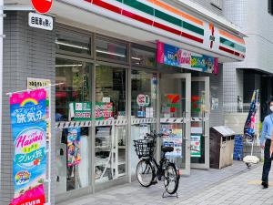 Supermarket nebo jiné obchody v  hotelu nebo okolí