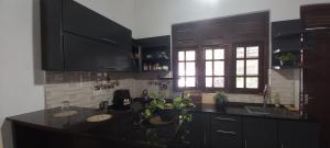 Cucina o angolo cottura di Abinu"s Place
