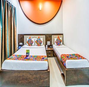 Postel nebo postele na pokoji v ubytování Fabhotel Glorify Palace - Nr Mumbai International Airport