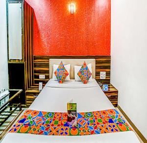 Postel nebo postele na pokoji v ubytování Fabhotel Glorify Palace - Nr Mumbai International Airport