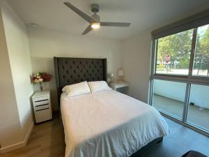 a bedroom with a bed and a ceiling fan at Luxurious Apartment Bardeen New Port Beach 1 Bedroom in Irvine