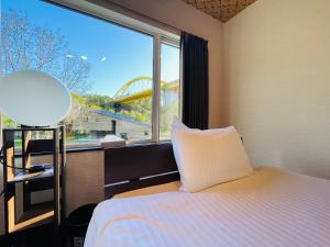 Postel nebo postele na pokoji v ubytování Niseko Hotel KIRAKU KOU 車利用にオススメ ニセコ駅 各スキー場迄車で約15分