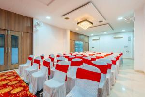 a conference room with a long table and chairs at Treebo Trend Udyam Glory in Nagpur
