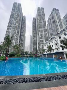 a large swimming pool in front of tall buildings at Homestay Smart - Vinhomes Tu Liem Ha Noi in Hanoi