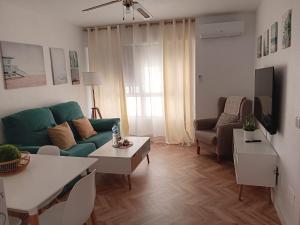 Televízia a/alebo spoločenská miestnosť v ubytovaní PLAYA Y PISCINA Intiyan PONDOS