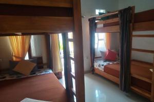 Postel nebo postele na pokoji v ubytování Gedhong Hostel
