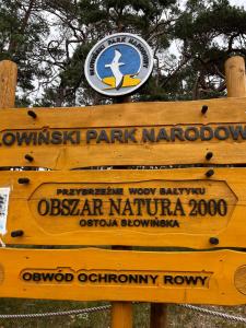 a wooden sign for the owyskark narvaez park narvaez at A&R Brzozowa 5 in Rowy