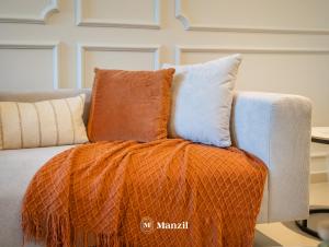 Manzil - Stylish 2BR in Downtown, Walking distance to Burj Khalifa & Dubai Mall客房内的一张或多张床位