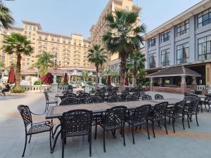 a table and chairs in a courtyard with a building at 慧兰酒店bodhi hotel 