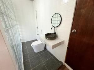 Koupelna v ubytování Mahajab Homestay SIARGAO