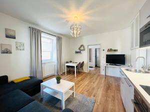 a living room with a couch and a table at White Inn - Kuschelige Ferienwohnung in Mürzzuschlag