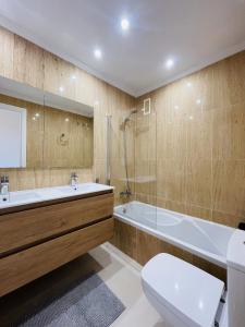 a bathroom with a tub and a toilet and a sink at Casa Michella - Golf and Seaview & Pet-Friendly in Los Alcázares