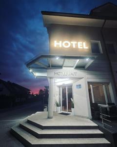Budova, kde se hotel nachází